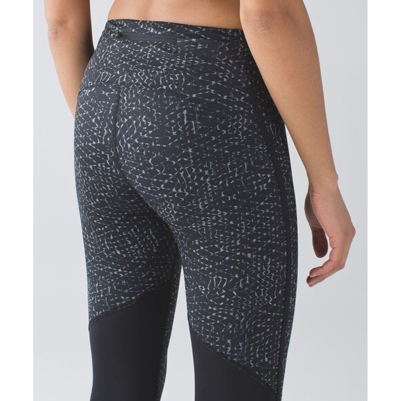 Lululemon Real Quick Crop Leggings Womens 4 Black Samba Snake Battleship Running - Picture 1 of 13